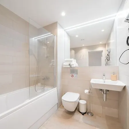 Stylish One-bedroom In The Heart Of Old Town דירה *